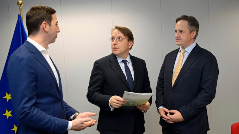 EU-Mandatar Alexander Bernhuber (li.) schmiedet in Brüssel weiter Pläne und Bande gegen das Abkommen. Ungarns Tierschutzkommissar Olivér Várhelyi ist bereits an Bord. (Bild: Antal Imre/Imre Antal)