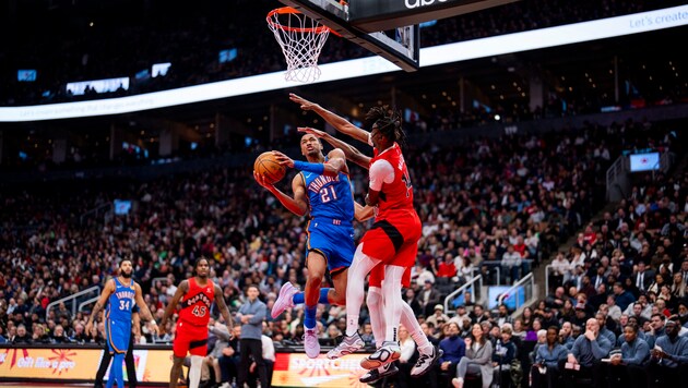 Die Oklahoma City Thunder zwangen die Toronto Raptors in die Knie. (Bild: AFP/APA/Getty Images via AFP/GETTY IMAGES/Andrew Lahodynskyj)