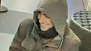 Für einen kurzen Augenblick schob der Verdächtige seine Maske herunter.