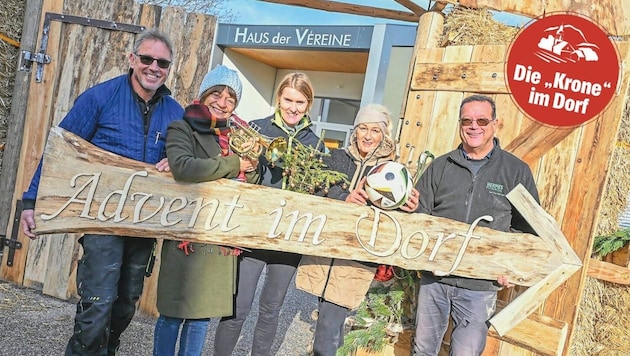 15 villagers show off their handicrafts. The program starts today at 4 pm in St. Margarethen. The "Advent in the village" team is visibly looking forward to it. (Bild: Evelyn Hronek/Kamerawerk)