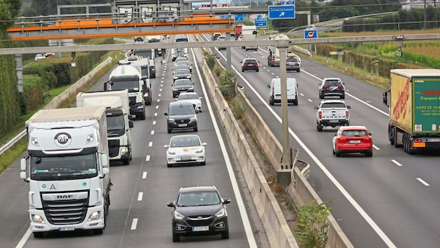 Traffic jam on the A9 (archive photo) (Bild: Christian Jauschowetz)