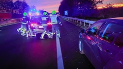 Vier Pkw waren in den Morgenstunden bei Mooskirchen auf der A2 zusammengekracht. (Bild: FF Mooskirchen)