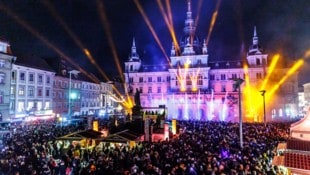 Prosit Neujahr mit Mega-Show am Grazer Hauptplatz. (Bild: Erwin Scheriau)