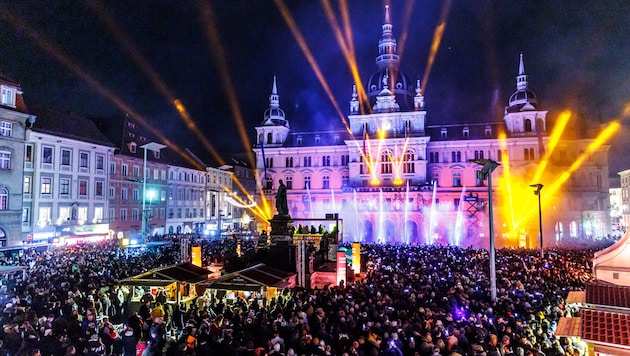 The New Year's Eve spectacle attracts thousands of visitors to Graz (Bild: Erwin Scheriau)