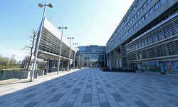 Der Eingang zum niederösterreichischen Landtag im Regierungsviertel in St. Pölten (Archivbild).