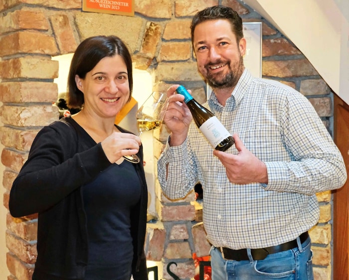 Der große Augenblick – Hannes Lees und Sandra Dorr verkosten den ersten Eiswein seit zehn ...