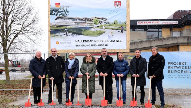 Hans Christian Gettinger (Obmann Schwimmunion Neusiedl See), Vizebürgermeister Stefan Wögerer (Neusiedl am See), Bürgermeisterin Elisabeth Böhm (Neusiedl am See), Landesrätin Daniela Winkler, Landesrat Heinrich Dorner, Thomas Rosner (PEB – Projektentwicklung Burgenland, technischer Leiter9, Anton Beretzki (Geschäftsführer der Sport Burgenland GmbH), Werner Cerutti (Tourismusexperte) (Bild: Bgld. Landesmedienservice)