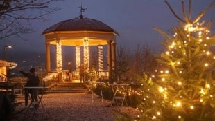 Der Adventmarkt Kaiserweihnacht bietet einen herrlichen Ausblick über die Landeshauptstadt. (Bild: Johanna Birbaumer)