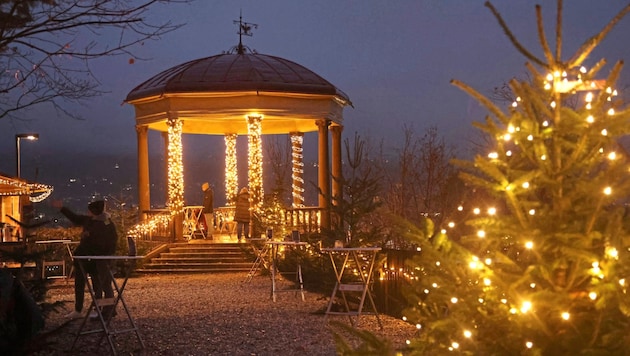 Der Adventmarkt Kaiserweihnacht bietet einen herrlichen Ausblick über die Landeshauptstadt. (Bild: Johanna Birbaumer)