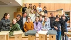 Spezielle Unterkünfte für Blaumeisen werden im Peraugymnasium und der Mittelschule Landskron gebaut. (Bild: Karin Wernig)