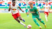 Isaak Jansson (re. gegen Salzburgs Samson Baidoo) steht am Samstag erstmals nach seiner ...