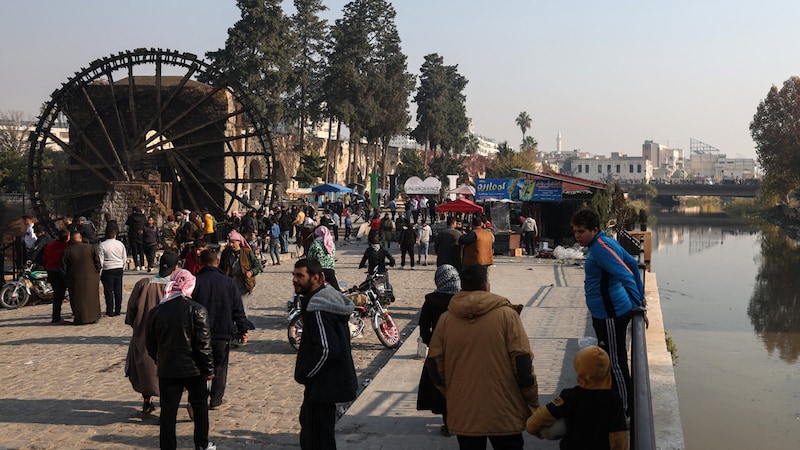 Civilians in Hama (Bild: AFP/Omar Haj Kadour)