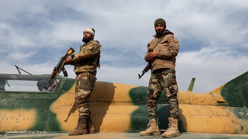 At the city's military airport (Bild: AFP/Ghaith Alsayed)