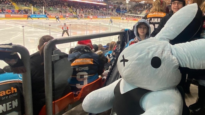 Even a giant hare flew onto the ice.