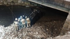 Die Feuerwehr Bischofshofen konnte das Auto bergen. (Bild: FF Bischofshofen)