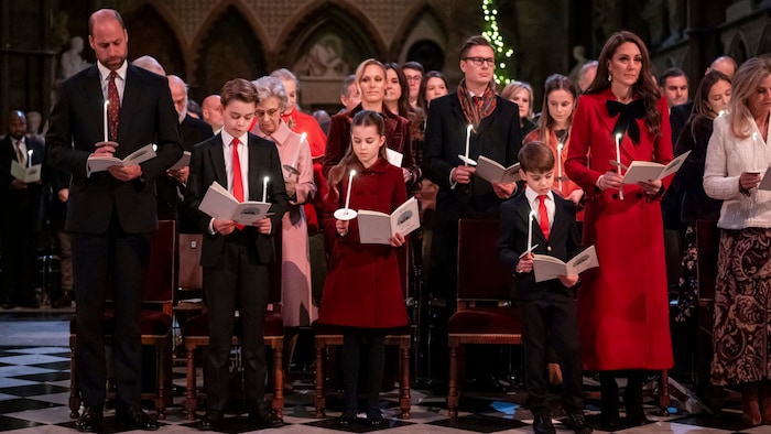 Und trällerte artig Weihnachtslieder mit seiner Familie.