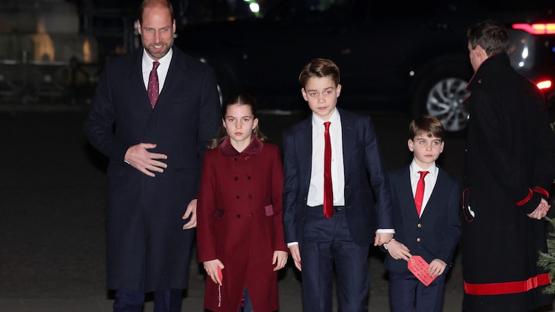 Alle drei Kinder hatten eine Botschaft für den „Baum der Freundlichkeit“ dabei. Prinz Louis‘ Nachricht an „Granny and Grandpa“ war besonders lieb. (Bild: picturedesk.com/ROTA / Camera Press)