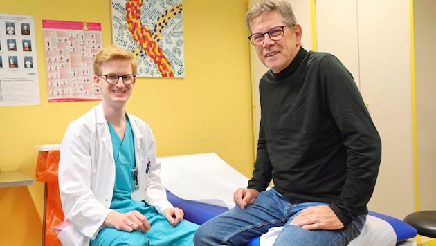 „Ich sah aus wie schwanger“, sagt Peter Bothe. Dr. Frieders-Justin (li.) und Dr. Glaser operierten ihn mit dem Roboter. (Bild: Jöchl Martin)