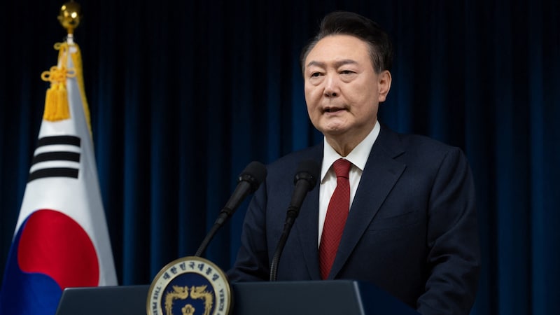 Südkoreas Präsident Yoon Suk-yeol   (Bild: APA/AFP/South Korean Presidential Office/Handout)