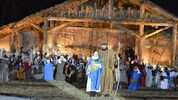 Bei der Inszenierung des Weihnachtsevangeliums wirken auch Kinder und Erwachsene aus der ...