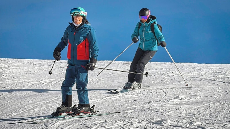 Gottfried skiing with Barbara Wörz. (Bild: Wallner Hannes)