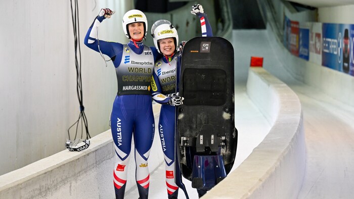 Selina Egle (left) and Lara Kipp