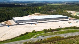 Wo einst Vögel zwitscherten, steht jetzt eine Mega-Halle. (Bild: Spitzbart Wolfgang/Wolfgang Spitzbart)