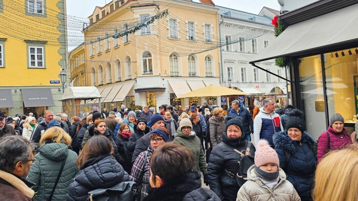 Am Alten Platz in Klagenfurt gab es am Adventsamstag kein Durchkommen mehr.