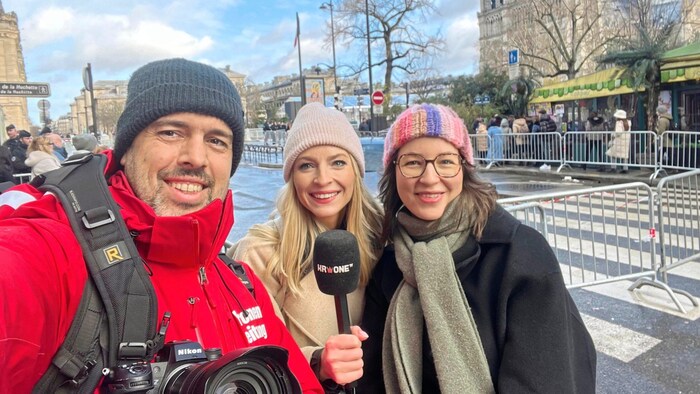 On location in Paris for the "Krone": Imre Antal (photos), Jana Pasching (krone.tv) and Hannah Michaeler (editor)