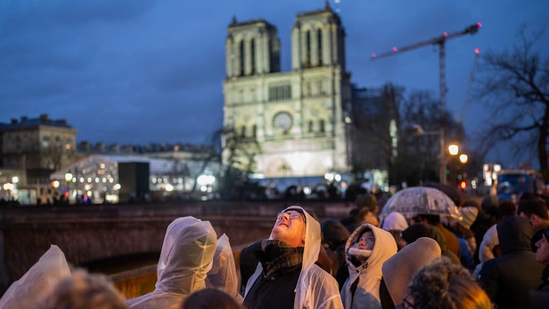 The people on the fence are more worried about the predicted storm. (Bild: AP)