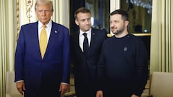 Frankreichs Präsident Emmanuel Macron (Mitte) traf sich am Samstagnachmittag mit Donald Trump und dem ukrainischen Staatschef Wolodymyr Selenskyj. (Bild: AFP)