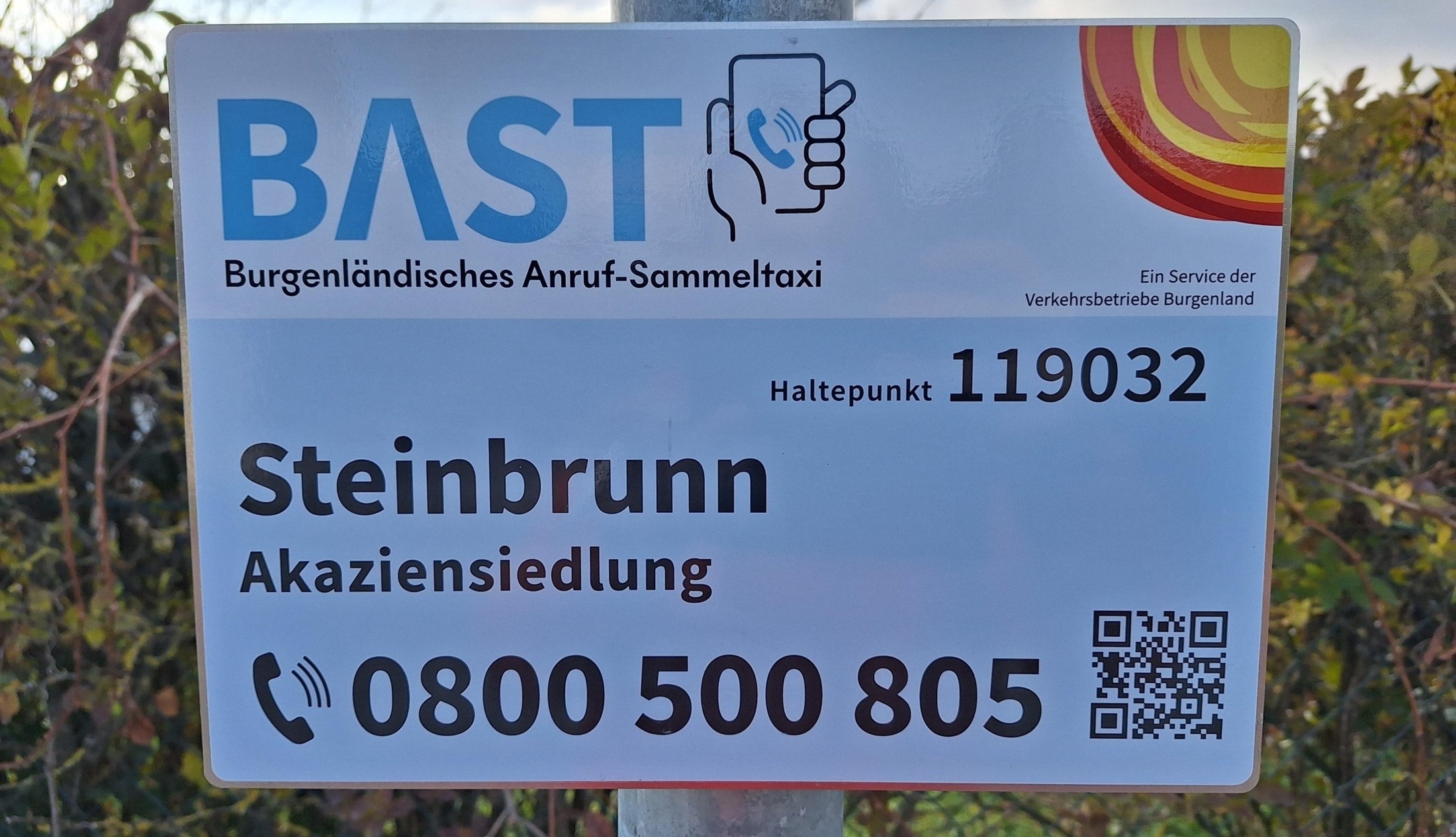 Seit Anfang Dezember ist das Burgenländische Anruf-Sammeltaxi (BAST) auch im Nordburgenland unterwegs. Es bringt Leute, die abseits der Bus- und Bahnverbindungen wohnen, zu den nächstgelegenen Haltestellen. Das BAST kann aber auch für individuelle Fahrten bis 30 km bestellt werden. (Bild: HS)