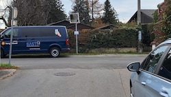 Das Auto wird heute rechts liegengelassen – das Sammeltaxi ist drei Minuten zu früh am ...