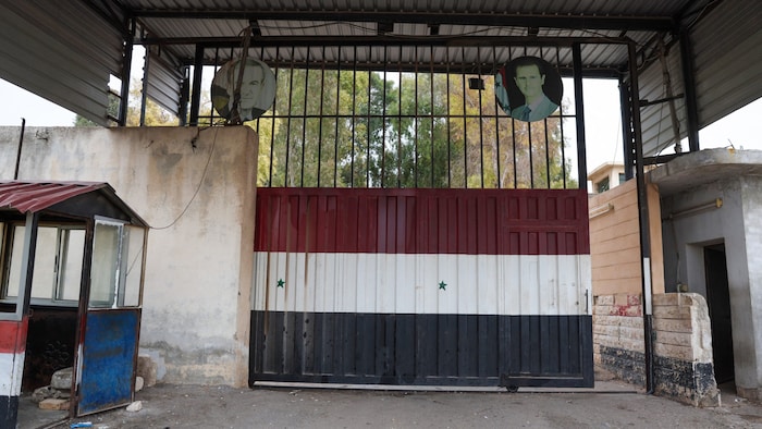 In the city of Hama, the rebels captured an Assad regime prison. The inmates were released.