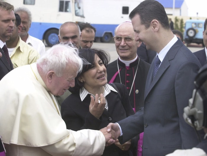Assad mit Papst Johannes Paul II
