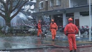 Zahlreiche Personen werden nach der Explosion des Wohngebäudes noch vermisst.