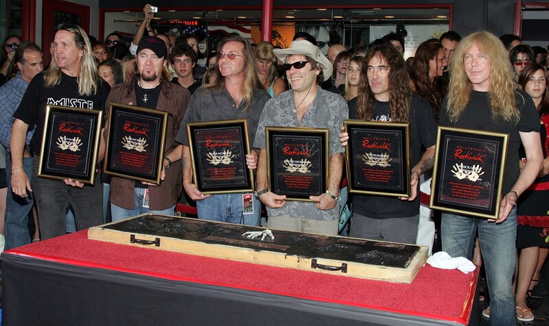 Nicko McBrain, Adrian Smith, Dave Murray, Bruce Dickinson, Steve Harris and Janick Gers (Bild: 2005 Getty Images)