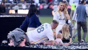 Marco Reus feierte nach dem Triumph mit seiner Familie.