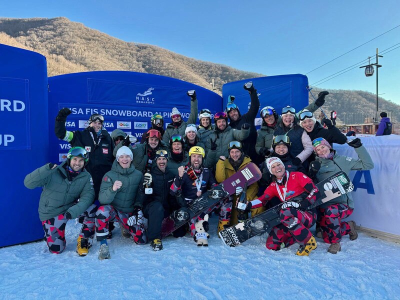 Der Jubel beim ÖSV-Team nach vier starken Rennen in Asien ist berechtigt. (Bild: Snowboard Austria )