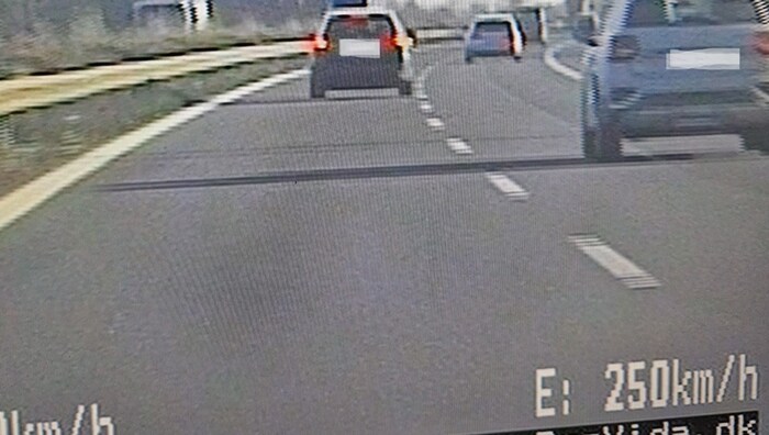When the lane is clear, the tailgater pulls away at 250 km/h.