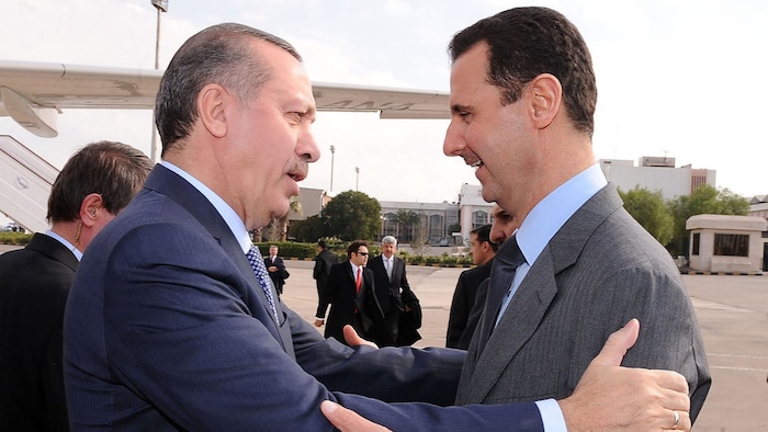 Recep Tayyip Erdoğan, der türkische Präsident, mit Syriens nunmehr gestürztem Machthaber Bashar ...
