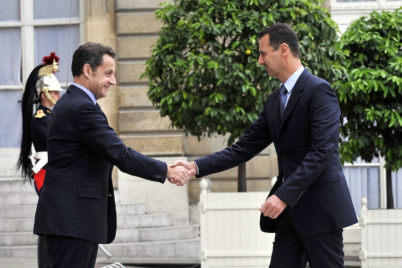 Assad mit Nicolas Sarkozy 2008 (Bild: AFP)