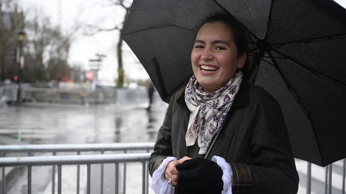 Studentin Guilemette hofft, nächste Woche die Kathedrale von innen sehen zu können.