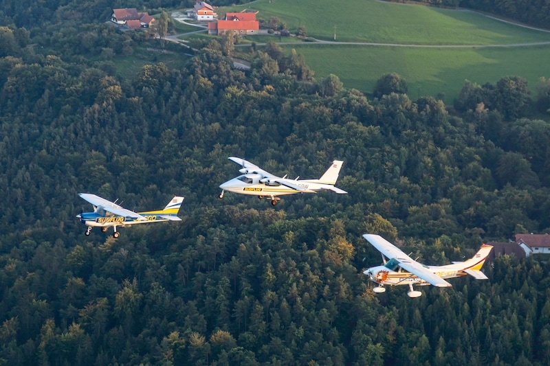 An entire fleet of aircraft is waiting to be deployed at Graz Airport (Bild: georg weinseiss)