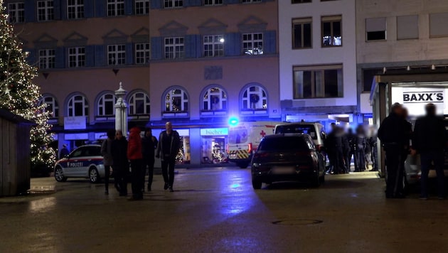 Major operation in front of the "Neptun" at Bregenz Leutbühel on Sunday night. (Bild: Maurice Shourot)