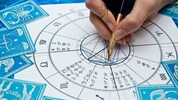 Astrologie hat Menschen immer schon fasziniert.