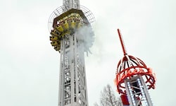 Nervenkitzel beim Freifall-Turm im Wiener Prater. Die beliebte Attraktion steht in vielen ...