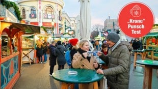 Beim Wintermarkt am Riesenradplatz im Prater lockt eine große Auswahl an Punsch und ein buntes Rahmenprogramm. (Bild: Krone KREATIV/Reinhard Holl)