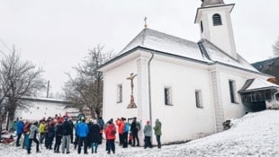 „Die Katharinen Kirche in Dornbach wurde im 15. Jahrhundert von den Grafen Lodron errichtet, denen mehr als 300 Jahre lang das Lieser- und Maltatal gehörte“, erzählt Hans Jury vom Alpenverein Gmünd-Lieser-Maltatal.  (Bild: Wallner Hannes)