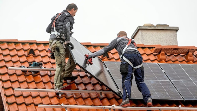 Systems are booming, but disposal is not sufficiently regulated. Domestic recycling centers are allowed to reject disused solar energy modules. The first citizens are being informed. (Bild: Antal Imre/Imre Antal)